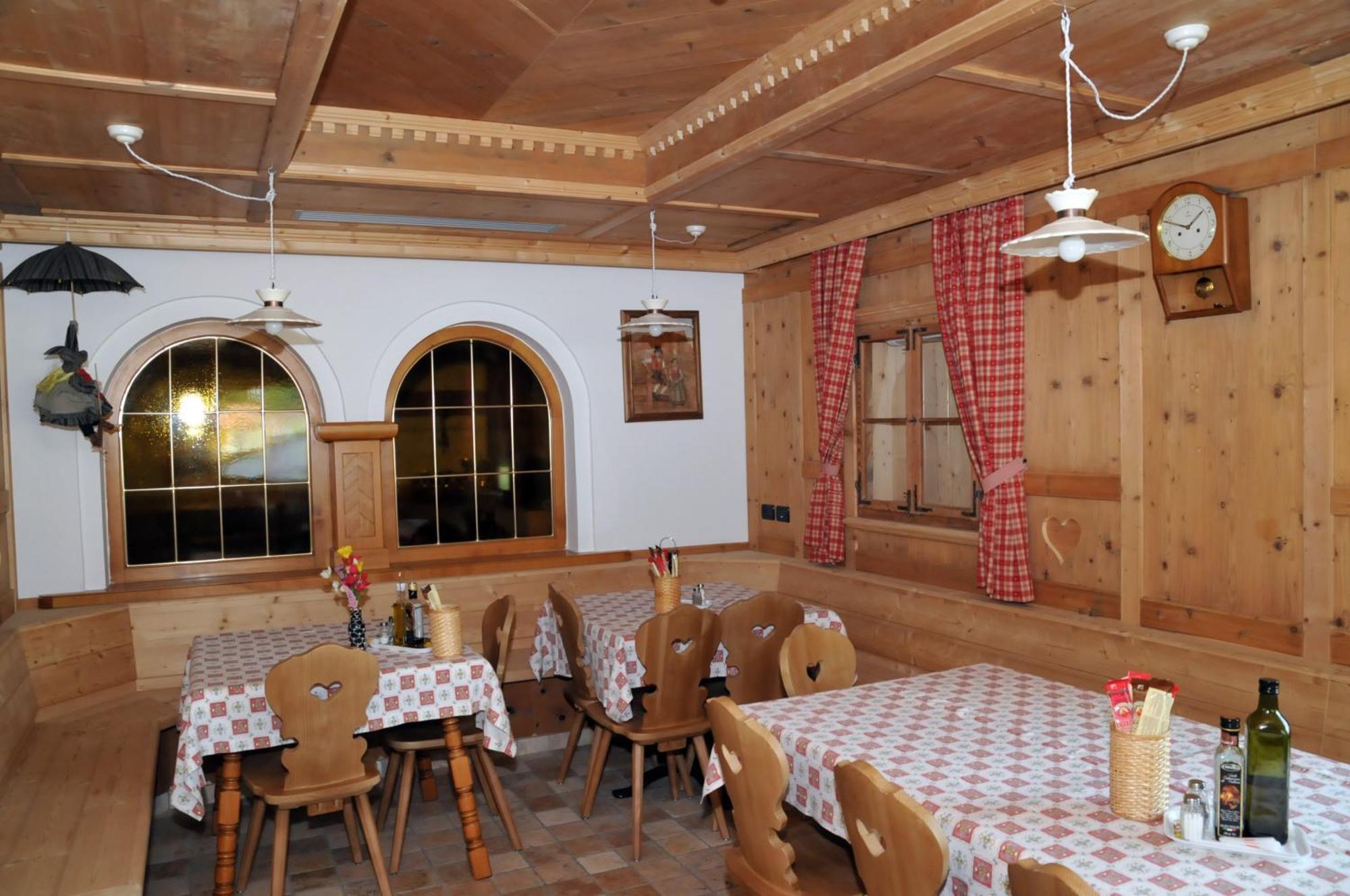 Hotel Ciamol Campitello di Fassa Bagian luar foto