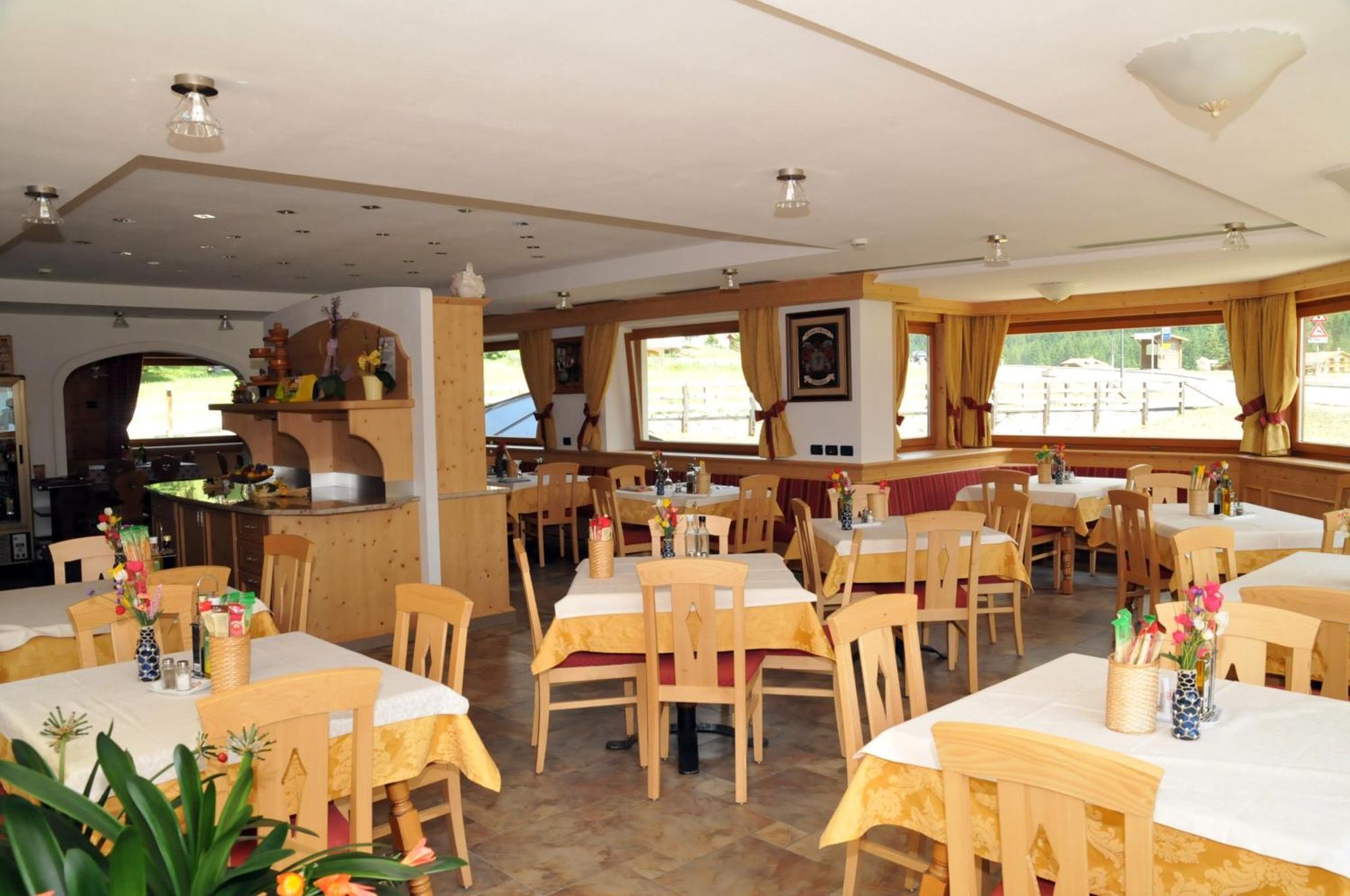 Hotel Ciamol Campitello di Fassa Bagian luar foto