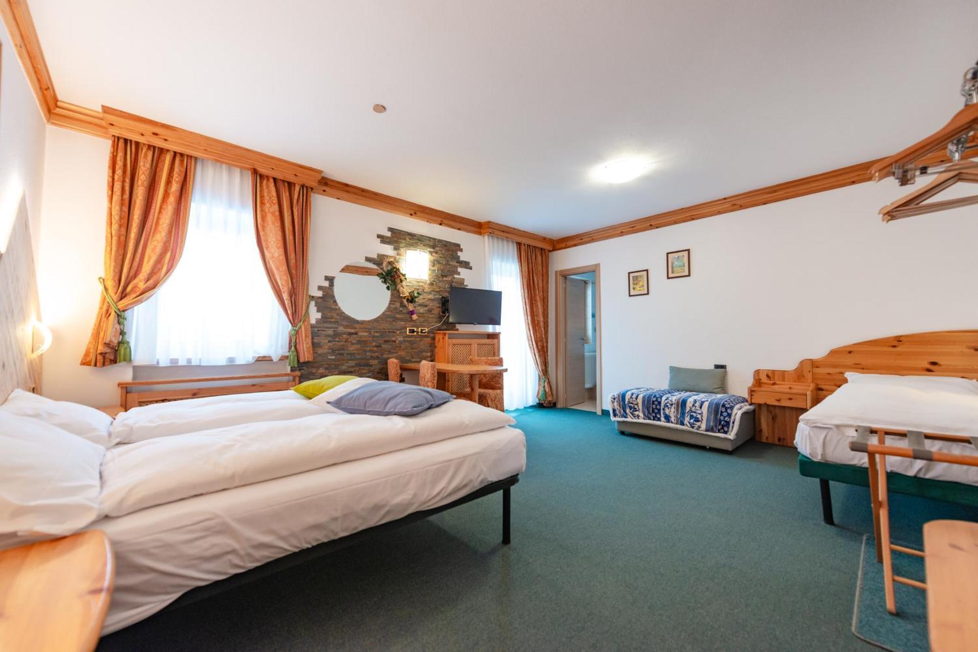 Hotel Ciamol Campitello di Fassa Bagian luar foto