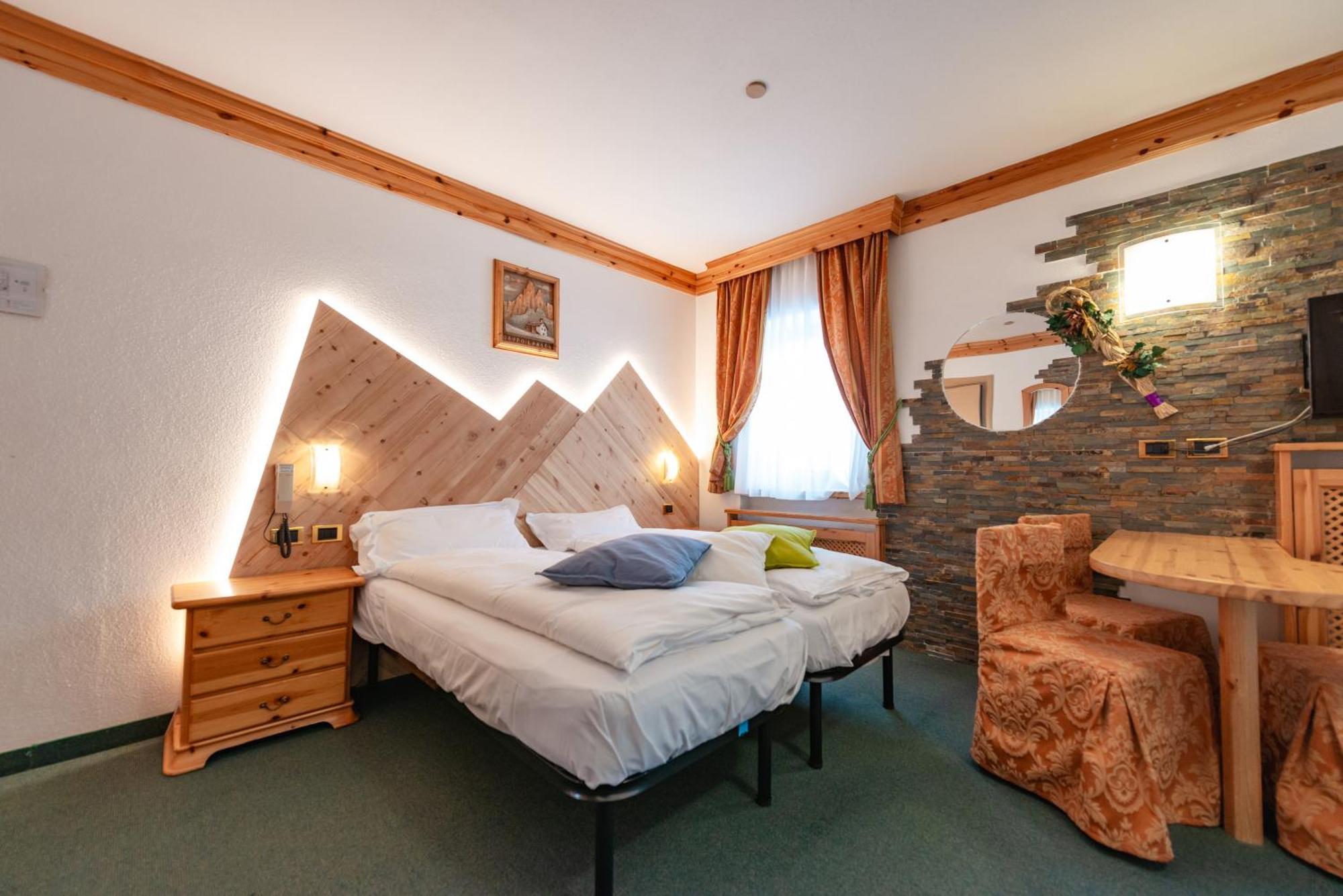 Hotel Ciamol Campitello di Fassa Bagian luar foto