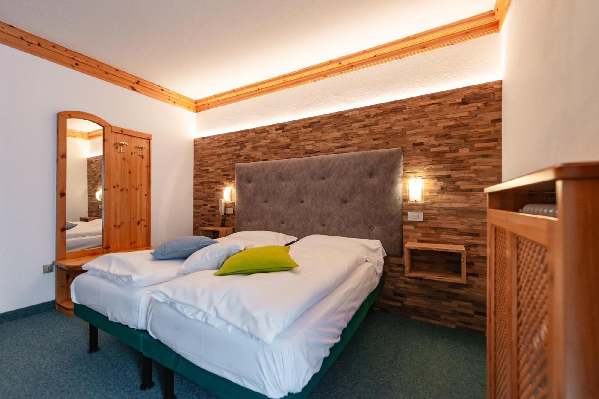 Hotel Ciamol Campitello di Fassa Bagian luar foto