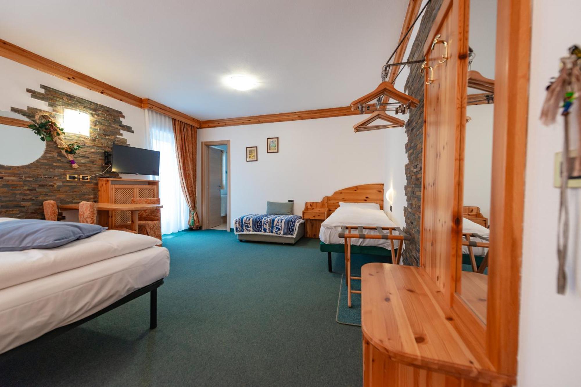 Hotel Ciamol Campitello di Fassa Bagian luar foto